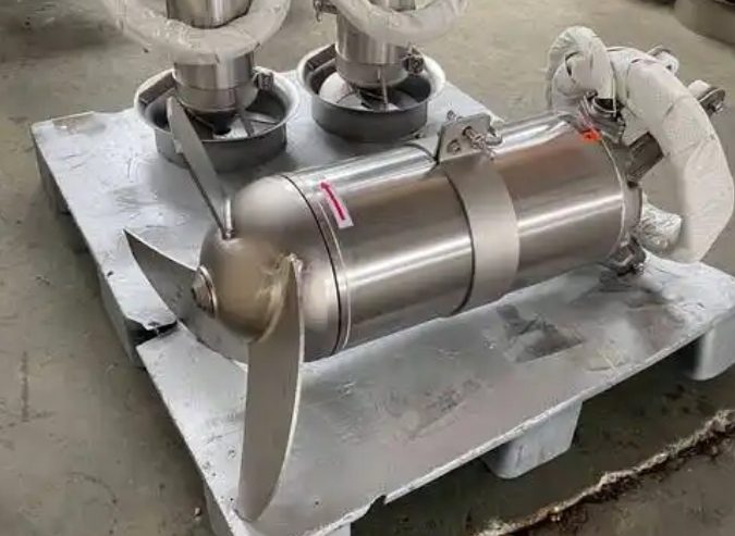 在好氧處理環節，潛水推流器是如何工作的？